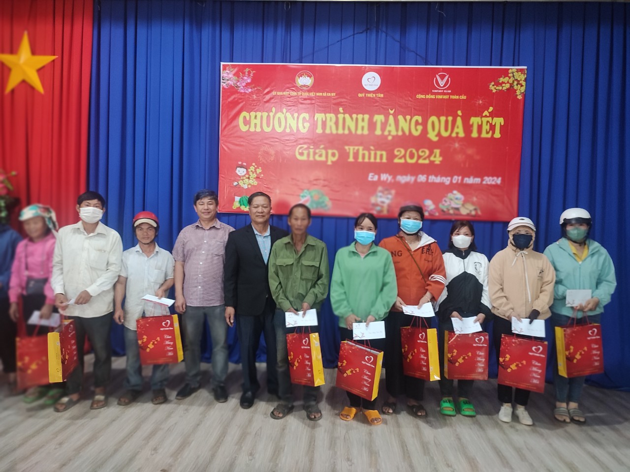 Ủy ban MTTQ Việt Nam huyện phối hợp cùng Quỹ Thiện Tâm tặng quà Tết tại huyện Ea H’Leo